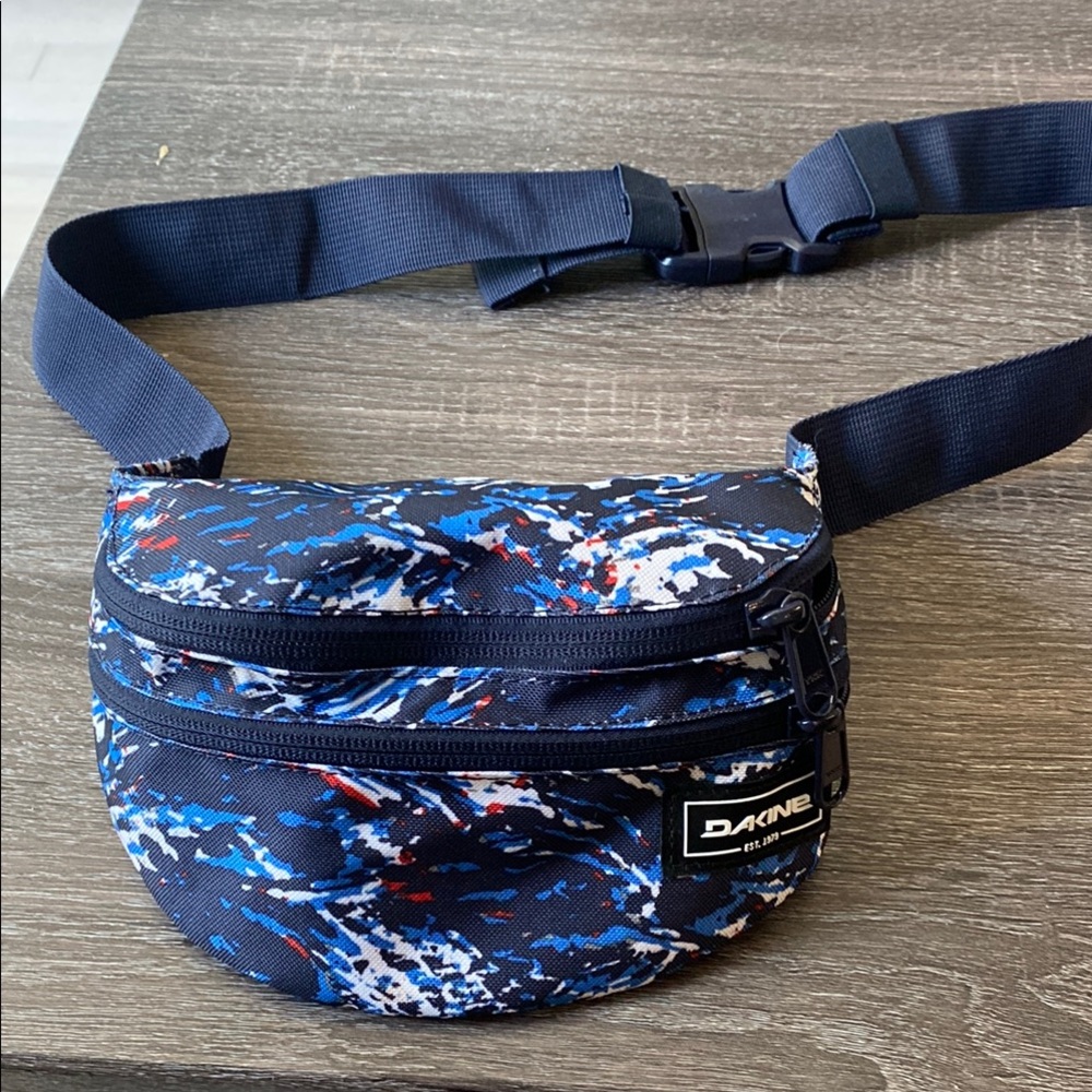 Dakine Blue and White Belt Bag Compact Design